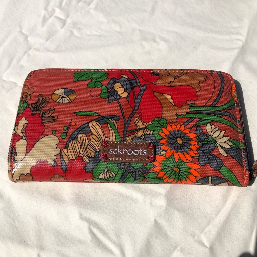 Sakroots zip around wallet